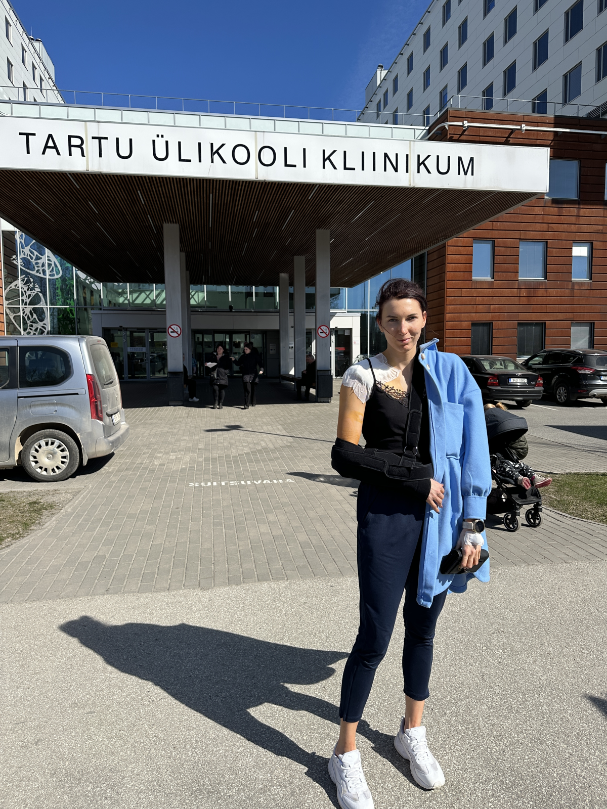 Tuuli Tomingas Tartu Ülikooli Kliinikumi ees_Tuuli blogi