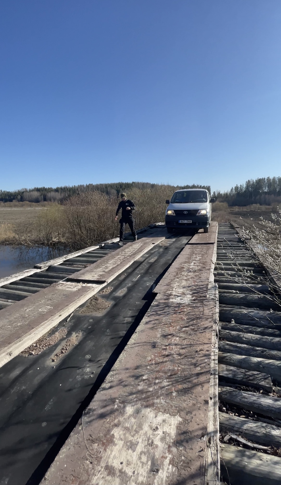 TT tiim bussiga jõge ületamas Soomes_Tuuli blogi