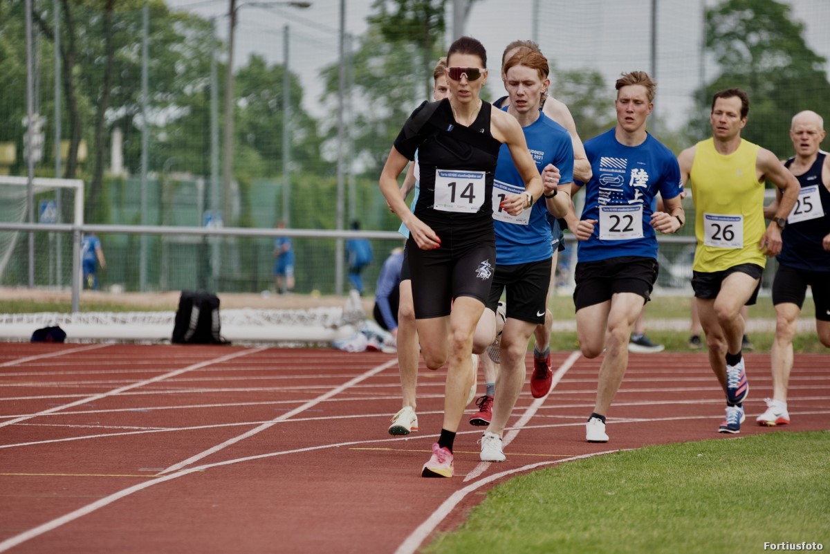 Tuuli Tomingas KEVEK staadionijooksu sarja 1500m etapil_Tuuli blogi