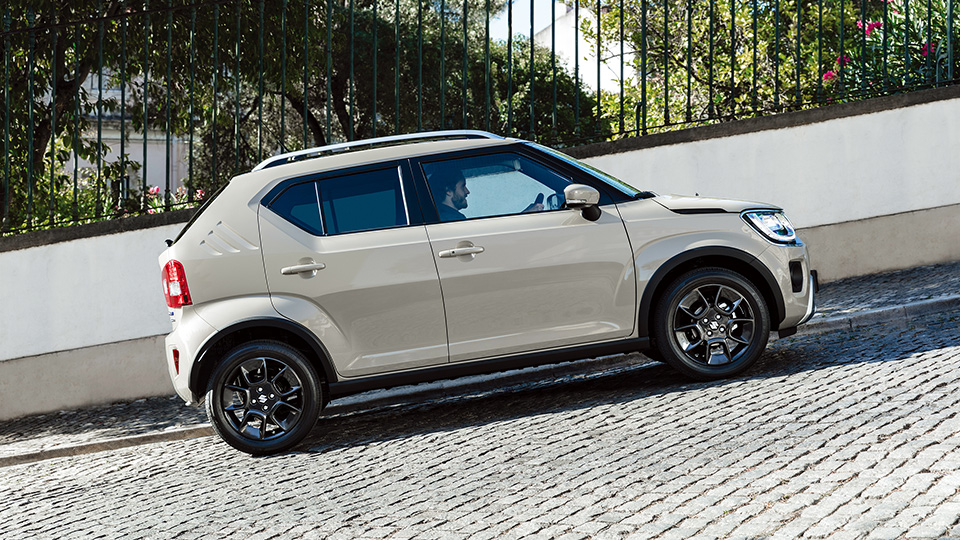 Suzuki Ignis | Külgvaade linnatänaval