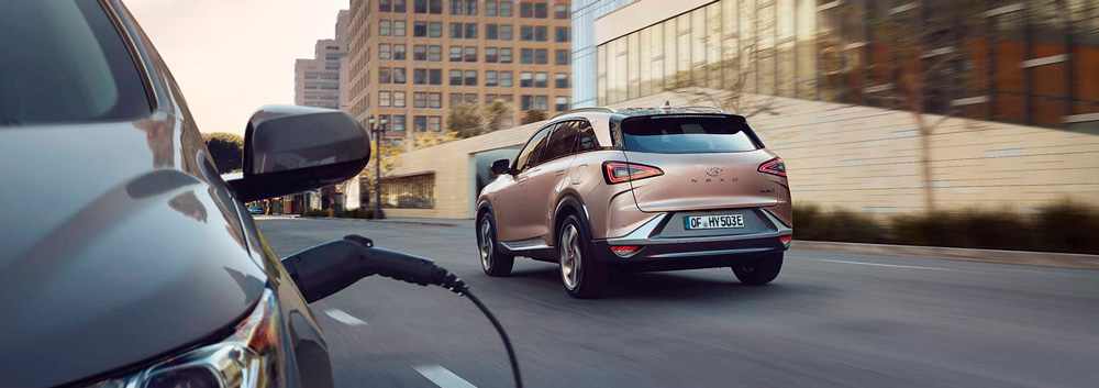 Hyundai NEXO | Reklaampilt - auto linnaliikluses