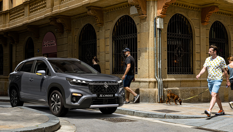 Suzuki S-Cross | Reklaampilt autost linnatänaval