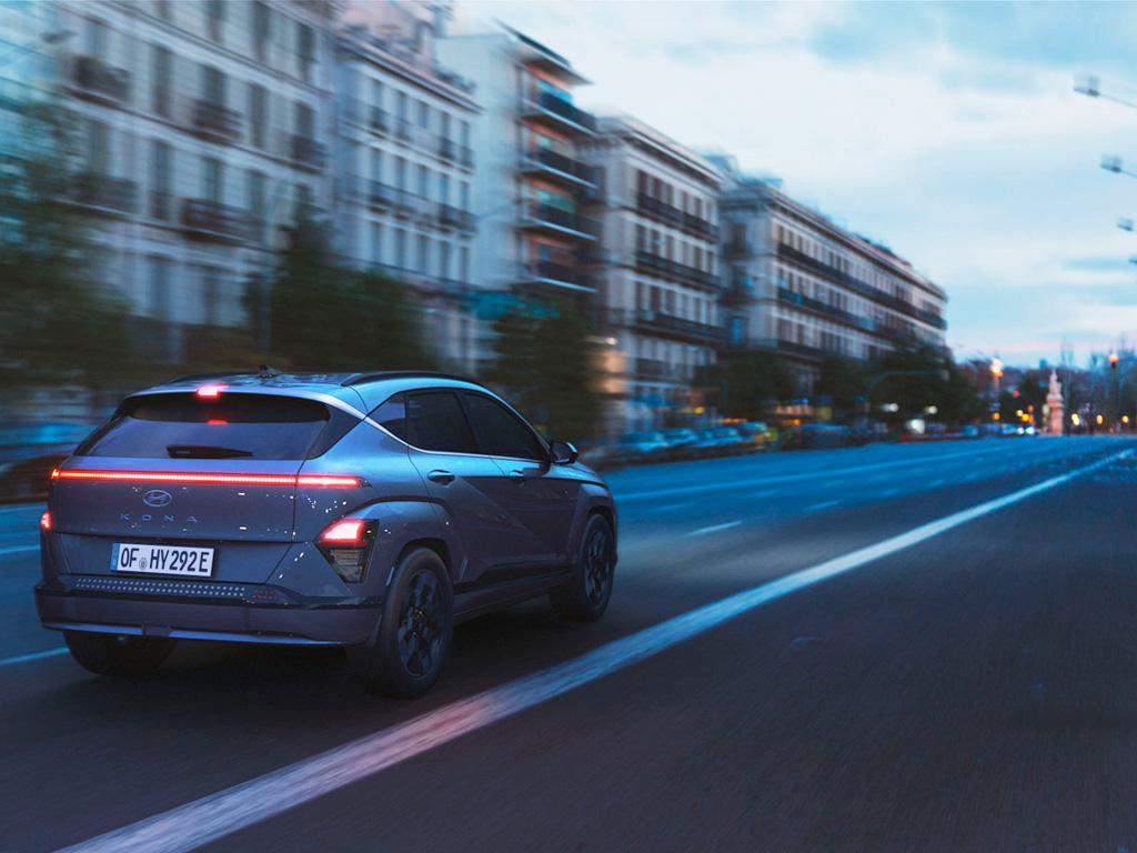 Hyundai Santa Fe | Reklaampilt autost linnaliikluses