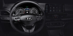 Hyundai i30 Fastbacki roolil asuvad juhtnupud Hyundai i30 Fastbacki sportlikul roolil on ergonoomilise asetusega juhtnupud