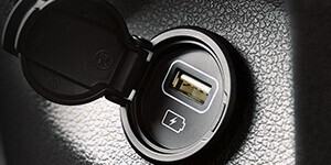 ЗАДНИЙ USB-ПОРТ ЗАДНИЙ USB-ПОРТ