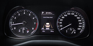 Hyundai Kona digitaalne näidikuplokk. Hyundai Kona digitaalne näidikuplokk.