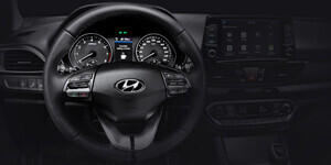 Hyundai i30 Fastbacki sportlikul roolil on ergonoomilise asetusega juhtnupud Hyundai i30 Fastbacki sportlikul roolil on ergonoomilise asetusega juhtnupud