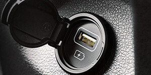 ЗАДНИЙ USB-ПОРТ ЗАДНИЙ USB-ПОРТ